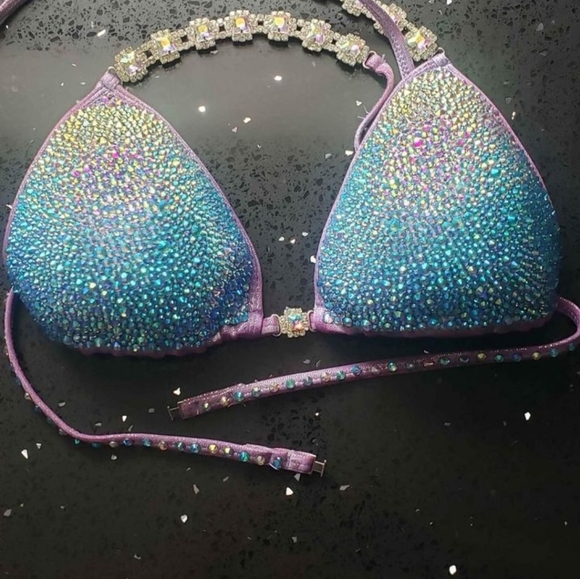 Bodybuilding Figure Suit - Picture 2 of 9